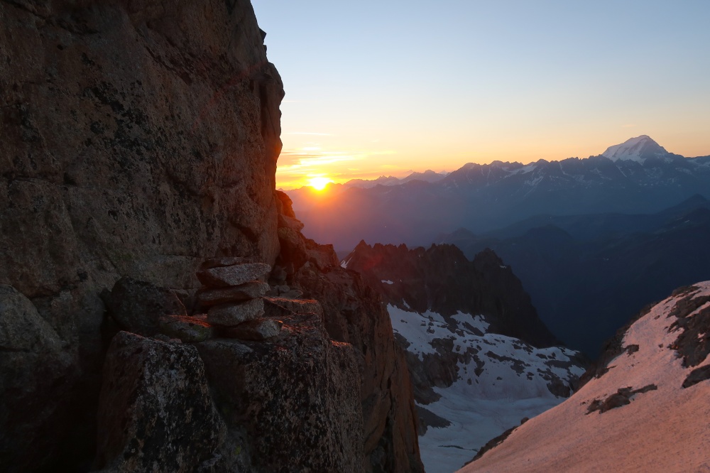 Lever de soleil sur le Valais depuis l'arête du Grand Darray